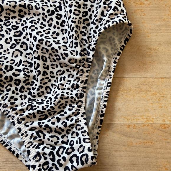 🌺 TCP Animal Print Ruffle One Piece Swim Suit - Picture 5 of 8